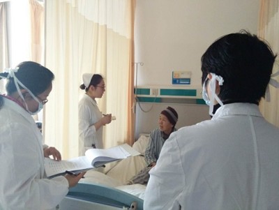 研究生院联合九球直播官网组织第一届护理专硕研究生基本临床护理实践能力阶段考核